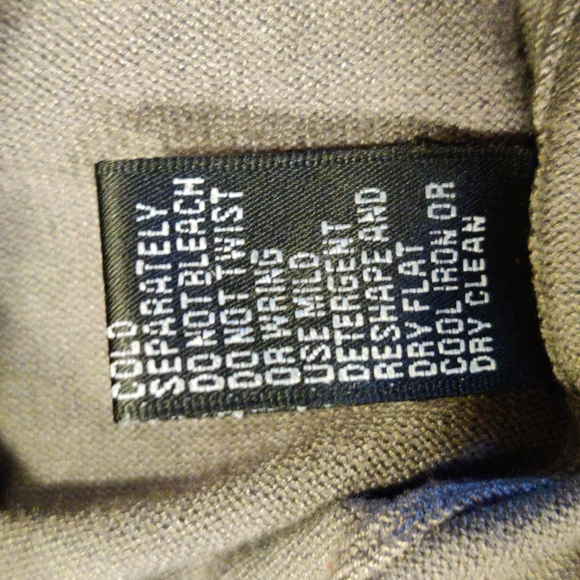 Pierre New York Turtleneck Sweater - Picture 15 of 15